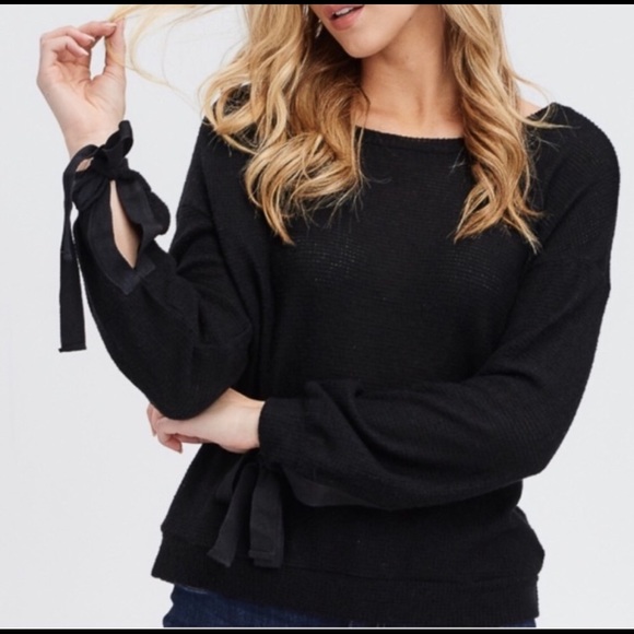 Boutique Sweaters - City Soft Textured Top.....Pretty Bow Tie in Blk